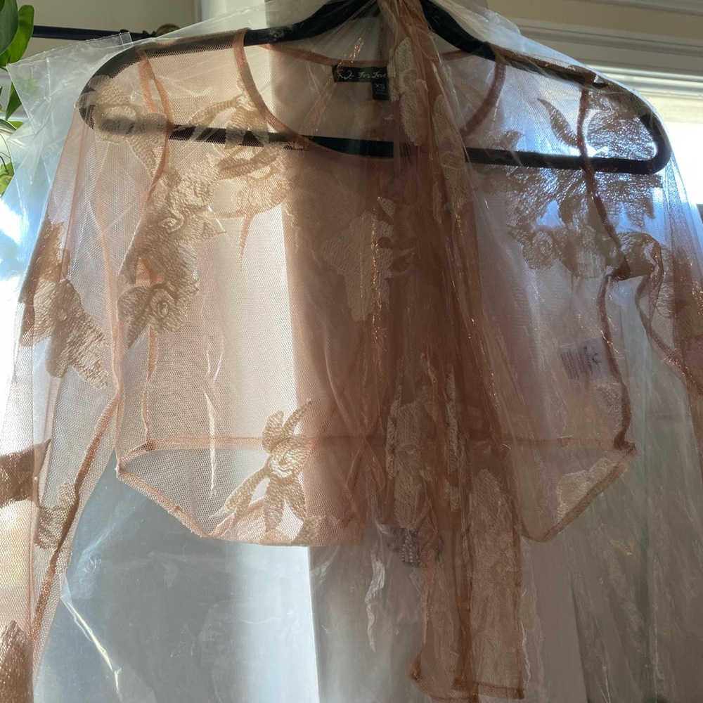 FLL white orchid top